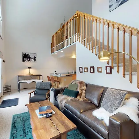 Icicle Road Haus Villa